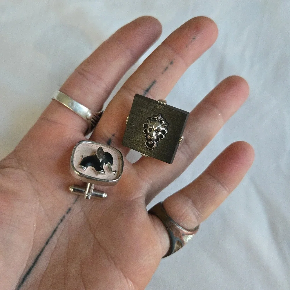 VTG Mismatched Cufflinks Lion Elephant Black Pink Men OS Animal Safari Unbranded